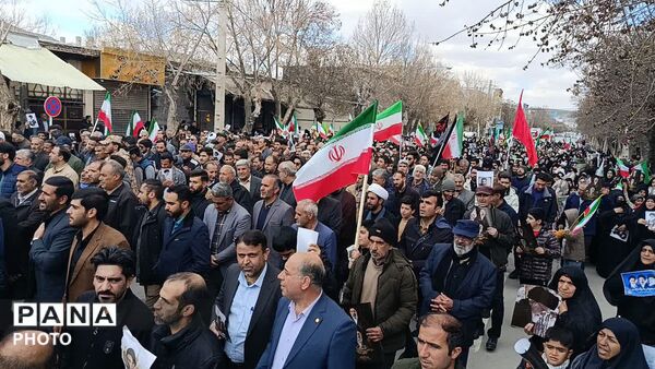 اجتماع مردم نورآباد در میدان امام خمینی (ره)