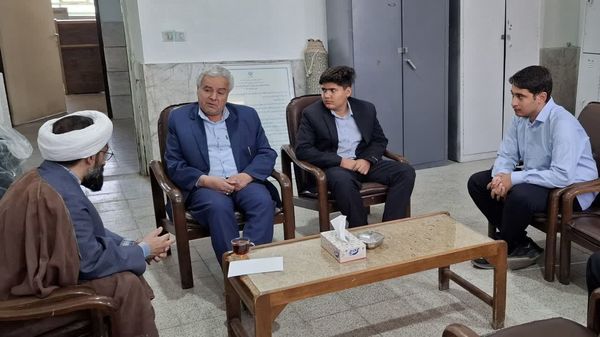 حضور مسئول قرآن و عترت ناحیه یک یزد در صبحگاه قرآنی دبیرستان هفده شهریور