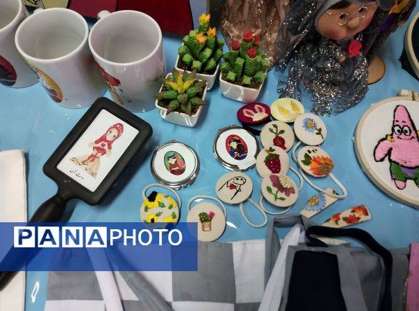 بازارچه هنرهای دستی هنرستان آفرینش منطقه رضویه