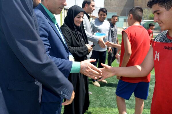 برگزاری آیین افتتاحیه زمین چمن مصنوعی هنرستان صنعت پژوهشان و مدرسه سردار سلیمانی بهارستان ۲