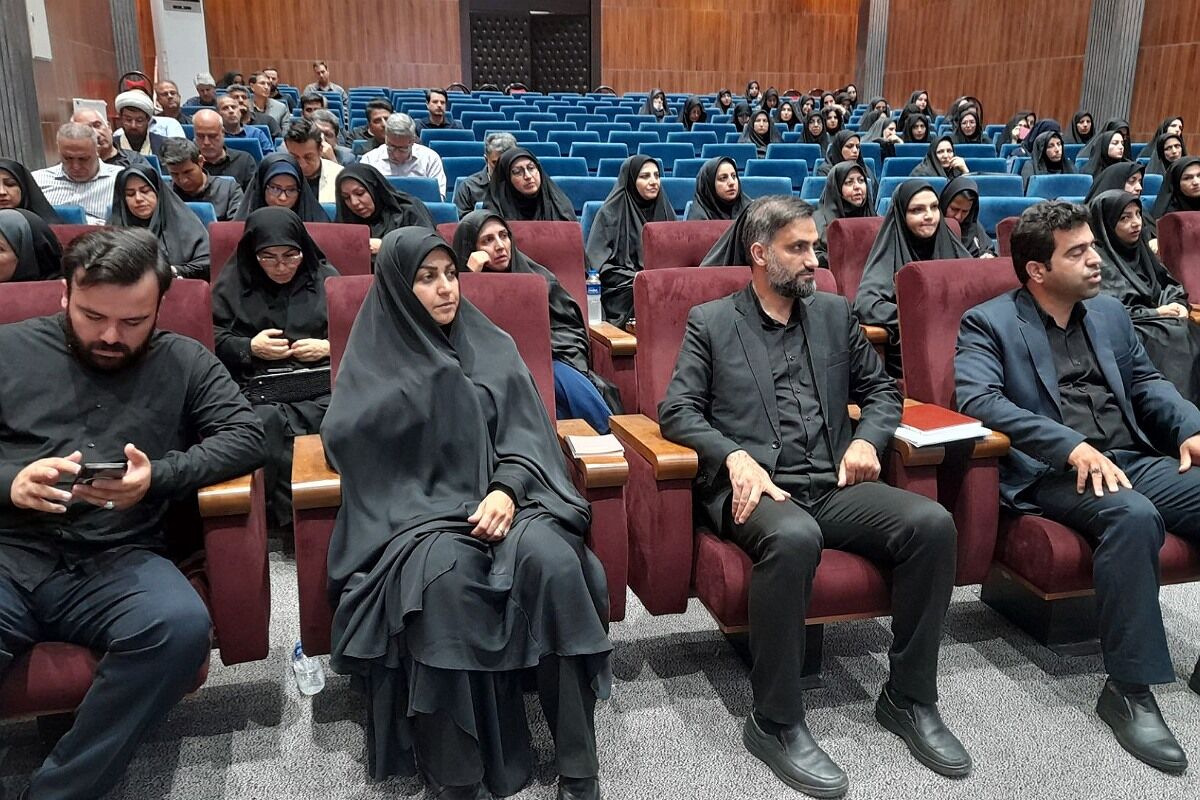 جلسه مدیران مدارس منطقه کهریزک؛ هماهنگی «پروژه مهر» و آیین بدرقه رهبر شهید