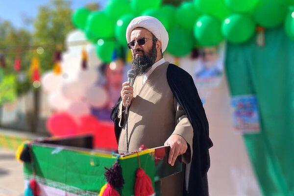 طنین زنگ انقلاب در مدرسه فرزانگان شهرستان باشت