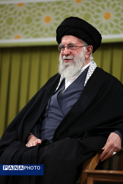 دیدار اقشار مردم با رهبر انقلاب به مناسبت چهل‌وهفتمین سالگرد پیروزی انقلاب اسلامی