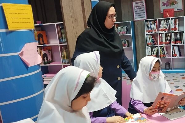  پیوند دانش‌آموزان دبستان سرای دانش با فرهنگ کتاب و کتابخوانی