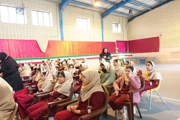 آیین اختتامیه کانون یاریگران زندگی در دبستان آزاده بهبهان
