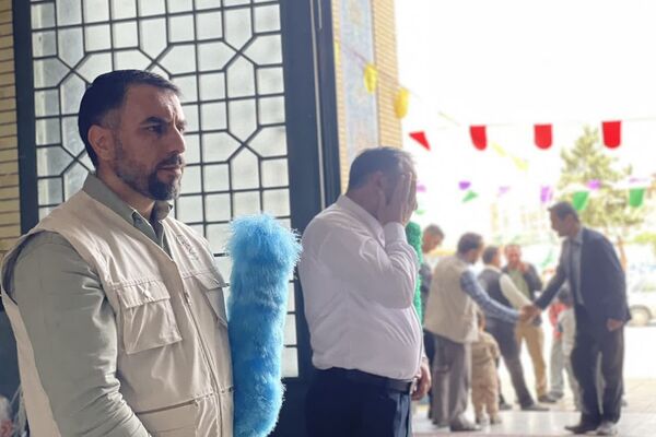 فرهنگیان شهرستان ملارد با حضور خود در نمازجمعه این هفته یاد شهید رجایی را گرامی داشتند 