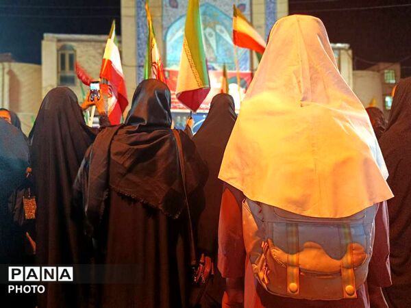 حضور پرشور مردم حاجی‌آباد در آیین‌ گرامیداشت شهدای انقلاب و دانش‌آموزان شجره طیبه