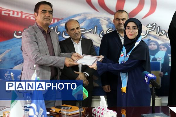 تقدیر از طلایه‌داران آگاهی در مازندران 