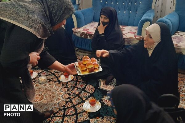دیدار با خانواده شهید مجتبی کوزه‌گر؛ درس ایثار و ایستادگی