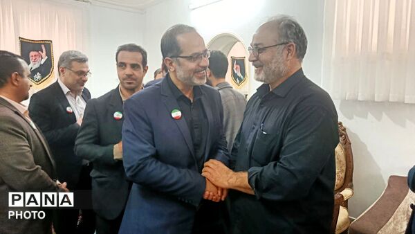 دیدار مسئولان آموزش و پرورش ناحیه یک قم با تنها بازمانده حمله هوایی به شهرک ولایت قم