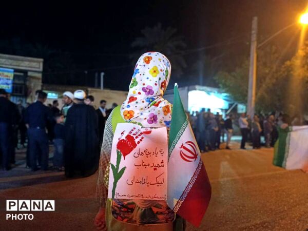 حضور پرشور مردم حاجی‌آباد در آیین‌ گرامیداشت شهدای انقلاب و دانش‌آموزان شجره طیبه