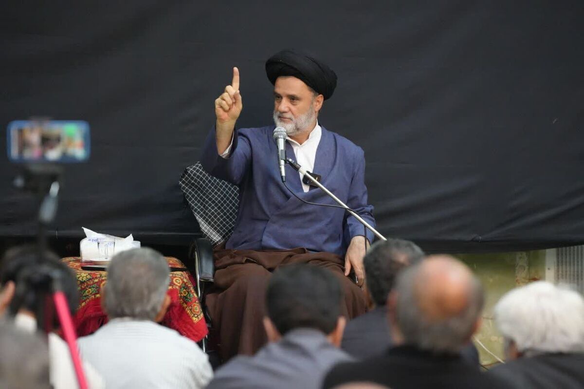 رهبر معظم انقلاب فرمودند مذاکره با آمریکا بی‌شرفی است
