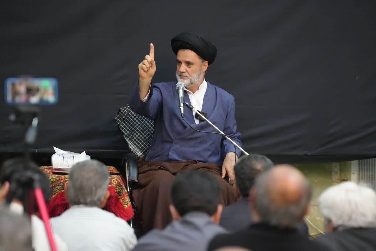 رهبر معظم انقلاب فرمودند مذاکره با آمریکا بی‌شرفی است