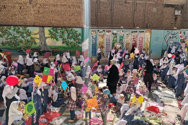 جشن روز دختر و روز جهانی کودک در دبستان زنده یاد قمصری