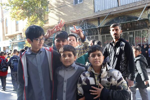 فریاد مرگ بر آمریکا در کوهدشت ؛ حماسه حضور دانش آموزان در سیزده آبان
