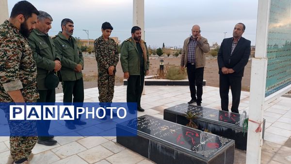 آیین غبارروبی و عطر افشانی قبور مطهر شهدای والامقام شهر کوهپایه