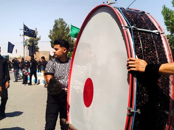 حماسه زنجیرزنی در فدافن؛ عزاداری دهه اول محرم با حضور پرشور جوانان