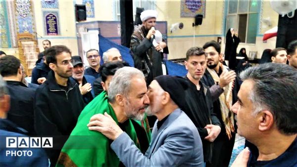 وداع اهالی منطقه بنیاد قم با پیکر مطهر دانش‌آموز شهید «حسینی مقدم»