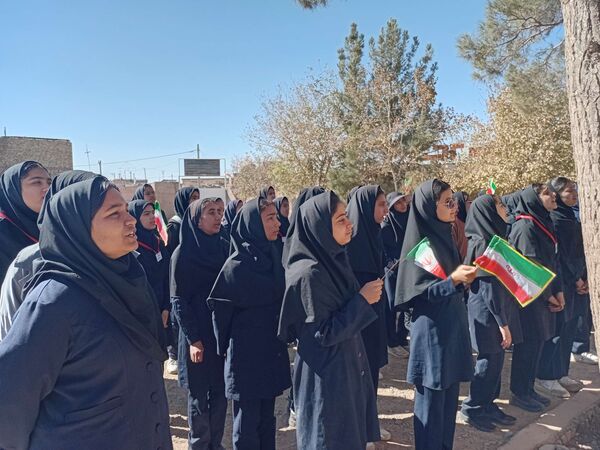 گرامیداشت سیزده آبان در دبیرستان مادرمهربان خلیل آباد