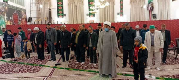 نماز جماعت در شب میلاد حضرت علی(ع) در خلیل آباد
