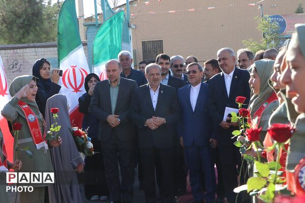 «مهر کریمانه» با حضور وزیر آموزش و پرورش در دبستان پروین اعتصامی بهارستان‌دو