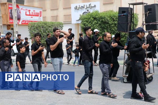 دسته‌روی عزاداران شهرستان بندرخمیر در آیین تاسوعای حسینی