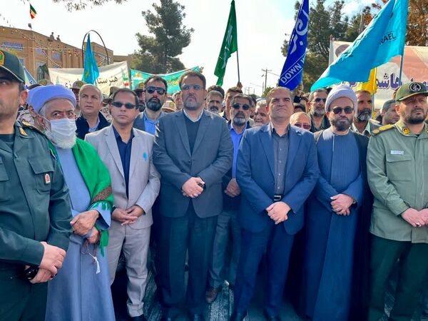 آبان بیداری؛ گام های استوار نسل جوان در مسیر عزت و استقلال