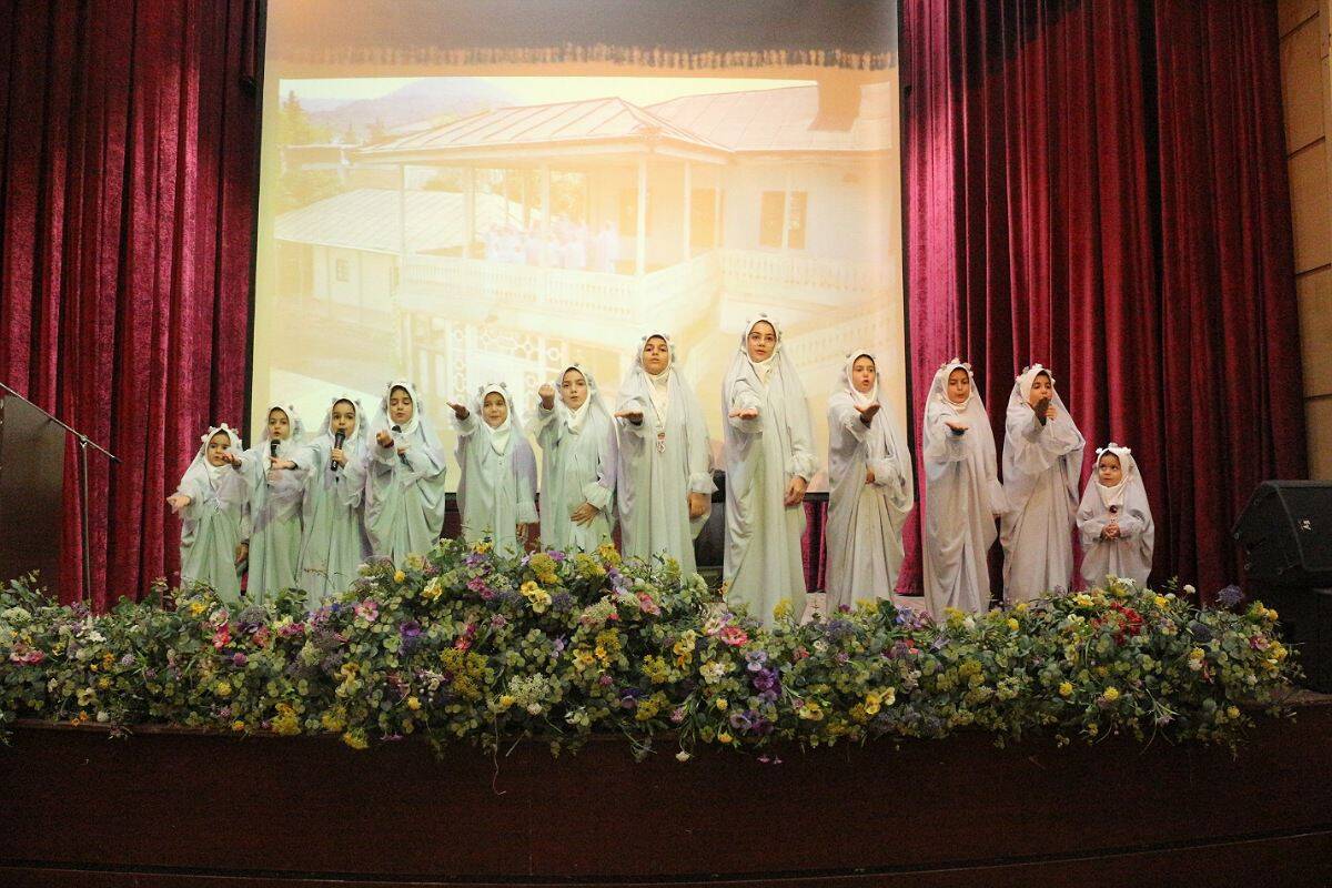 تجلیل از مقام مادر و گرامیداشت مقام حضرت فاطمه(س) در جشن روز مادر دانشگاه آزاد فیروزکوه