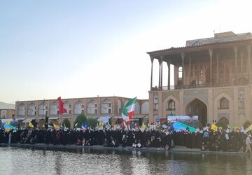 خروش انقلابی مردم اصفهان در لبیک به فرمان امام خامنه‌ای و حمایت از مردم مظلوم غزه و لبنان