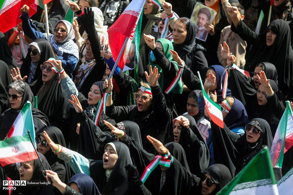 رزمایش دختران «جان‌فدای ایران»