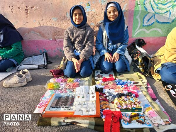 بازارچه کارآفرینی دانش‌آموزان شهید جواهری۲ 