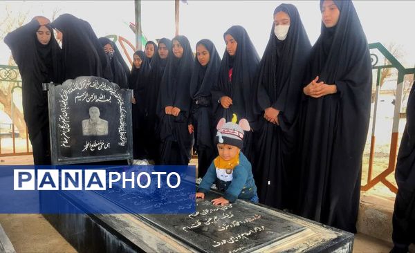 غبار‌روبی مزار شهدا در آستان مقدس امام زاده جعفر (ع) منطقه میانکوه 