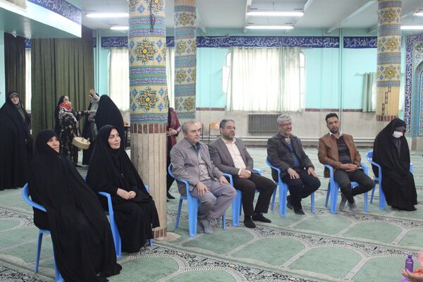  نمایشگاه هفته ماها در مدرسه امام موسی کاظم (ع)