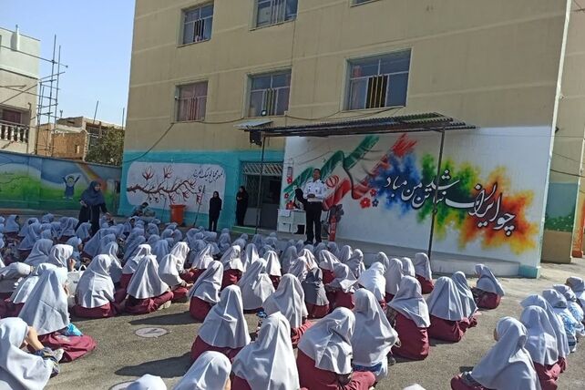 آموزش و هیجان در دبستان مهران؛ روز آتش نشان و ایمنی 