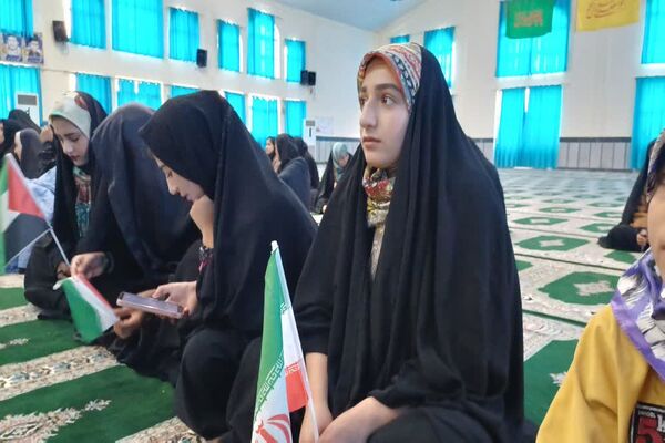 حضور پرشور دانش‌آموزان و فرهنگیان بخش دیشموک در گرامیداشت یوم‌الله 9 دی
