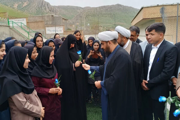 نواختن زنگ سپاس معلم در مدرسه الزهرا شهرستان مارگون