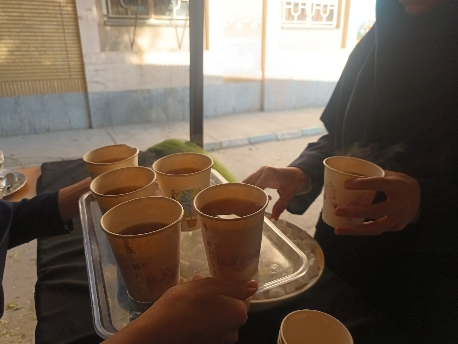 عطر فاطمی در فضای آموزش دبیرستان میرزا جعفر سروقد با برپایی ایستگاه صلواتی 