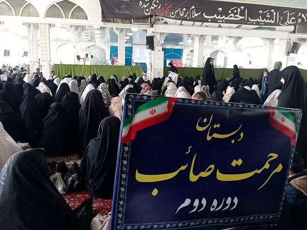 حضور دانش آموزان در نماز جمعه کاشمر