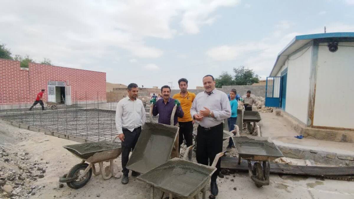آغاز بتن‌ریزی مدرسه شهید ذوالفقاری در روستای احمد آباد