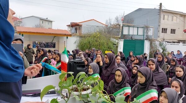 زنگ انقلاب در مدرسه پروین اعتصامی املش طنین انداز شد
