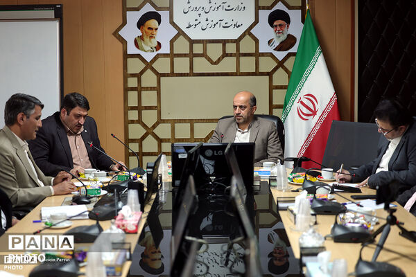 جلسه هماهنگی و هم افزایی بین دبیرخانه کمیسیون تخصصی توسعه آموزش عمومی قرآن کشور و معاونت آموزش متوسطه