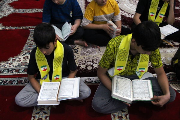 مراسم معنوی اعتکاف دانش‌آموزان پسر یزدی در فهرج