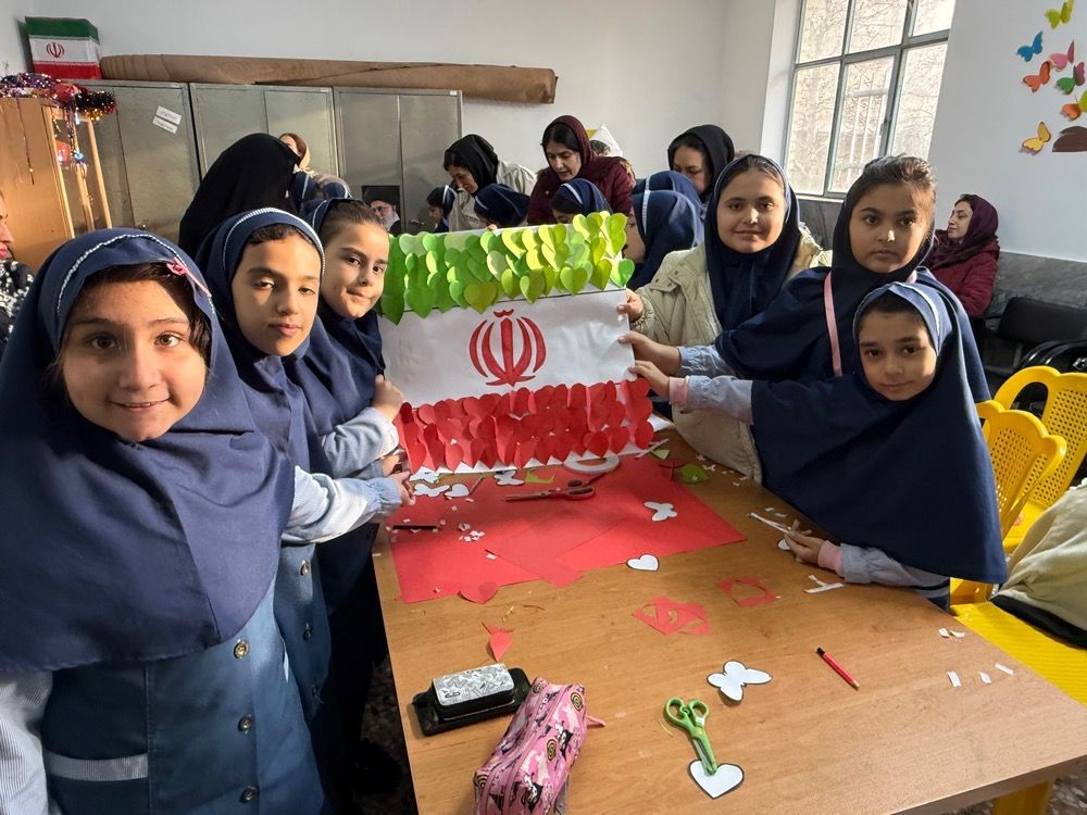 رویداد مادر دختری با محوریت پرچم ایران در مدرسه المهدی ناحیه 2 کرج 