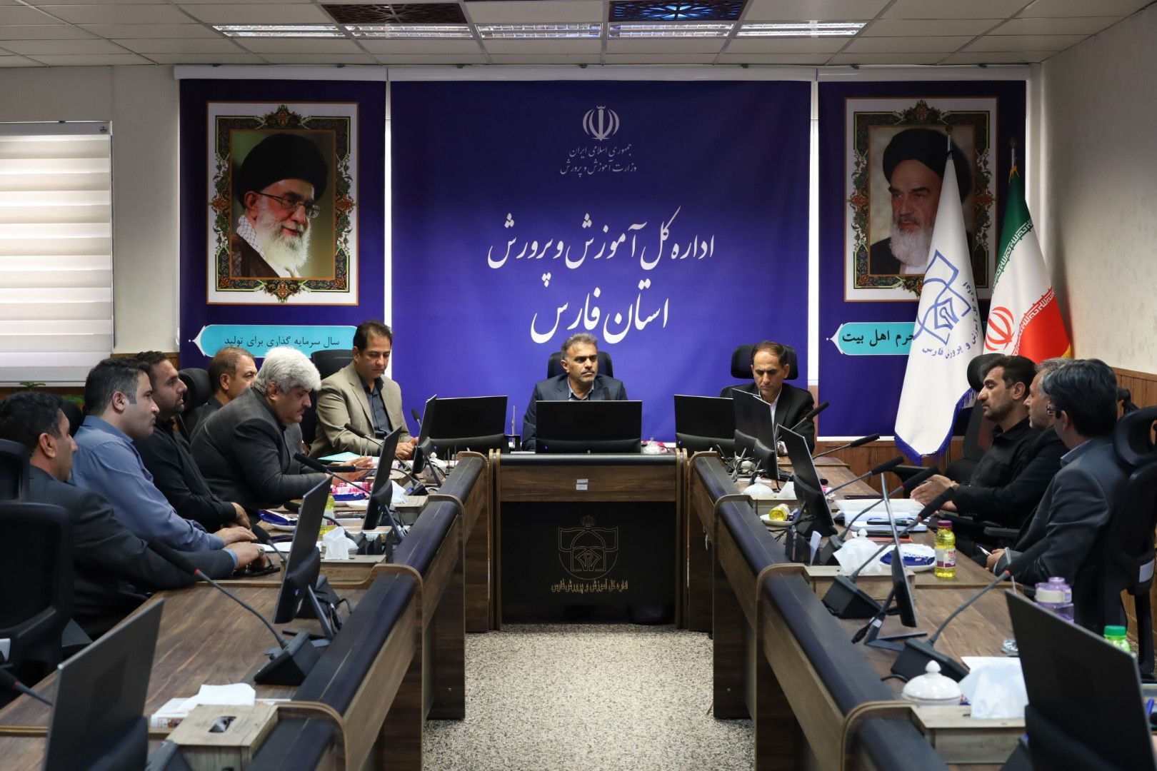 در تجهیز اردوگاه دانش آموزی شهید دستغیب شیراز از هیچ کمکی دریغ نمی کنیم