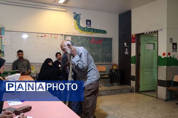 مردم قلعه‌گنج پای کار ایران