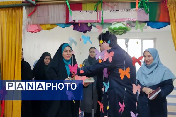 افتتاحیه جشنواره فرهنگی هنری ماها در دبستان قدر بهارستان۲