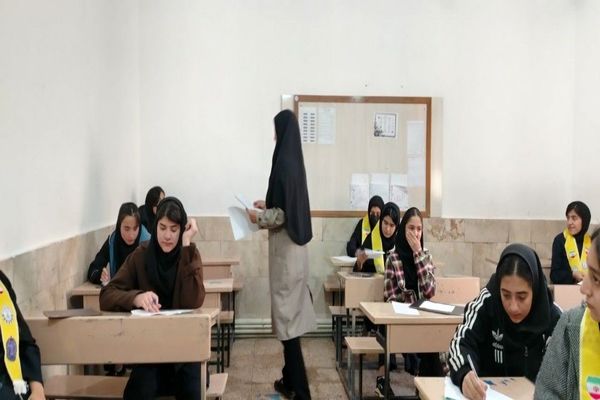  امتحانات ترم اول در دبیرستان دهنوی