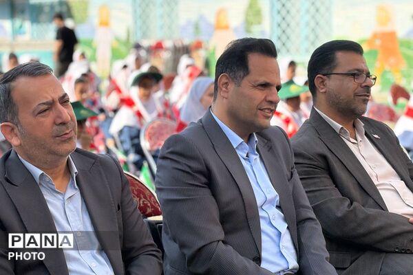 تبلور معنویت و انسانیت در جشن عاطفه‌ها دبستان دخترانه حضرت صدیقه(س) ملارد