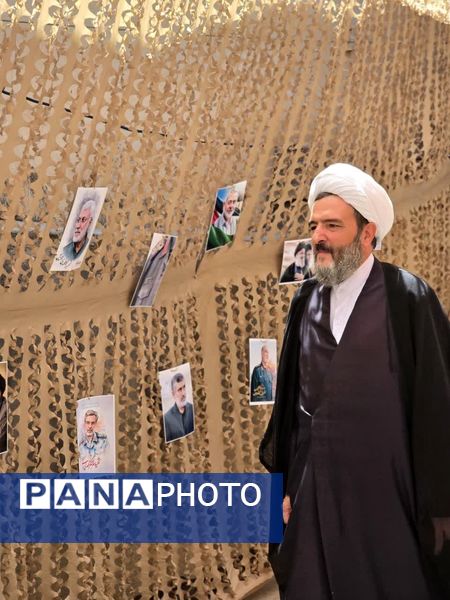 تقدیر از خانواده شهید اسلامی در سالروز اقامه اولین نماز جمعه پس از انقلاب