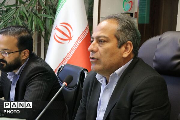 نشست رئیس اداره آموزش و پرورش ناحیه ۷ مشهدبا دانش‌آموزان خبرنگاران خبرگزاری پانا 